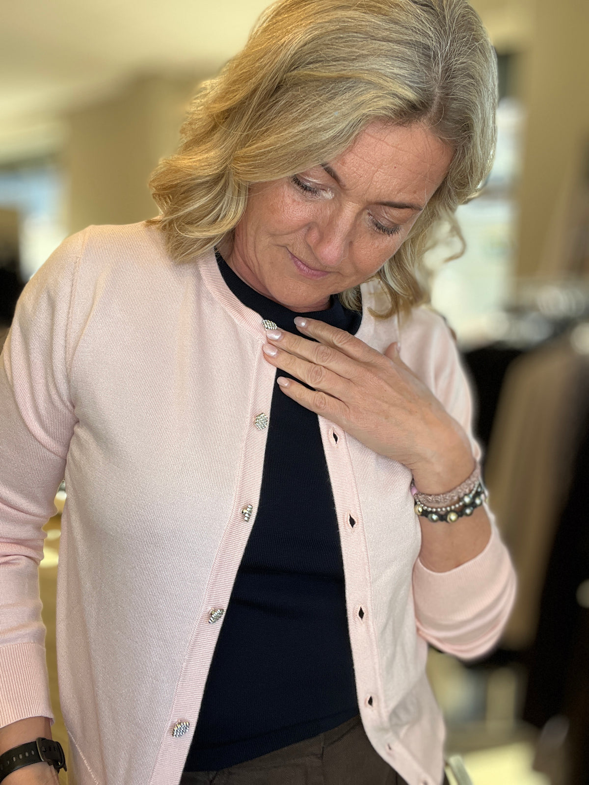 Alma Diva cardigan til dame, i rose, nærbilde