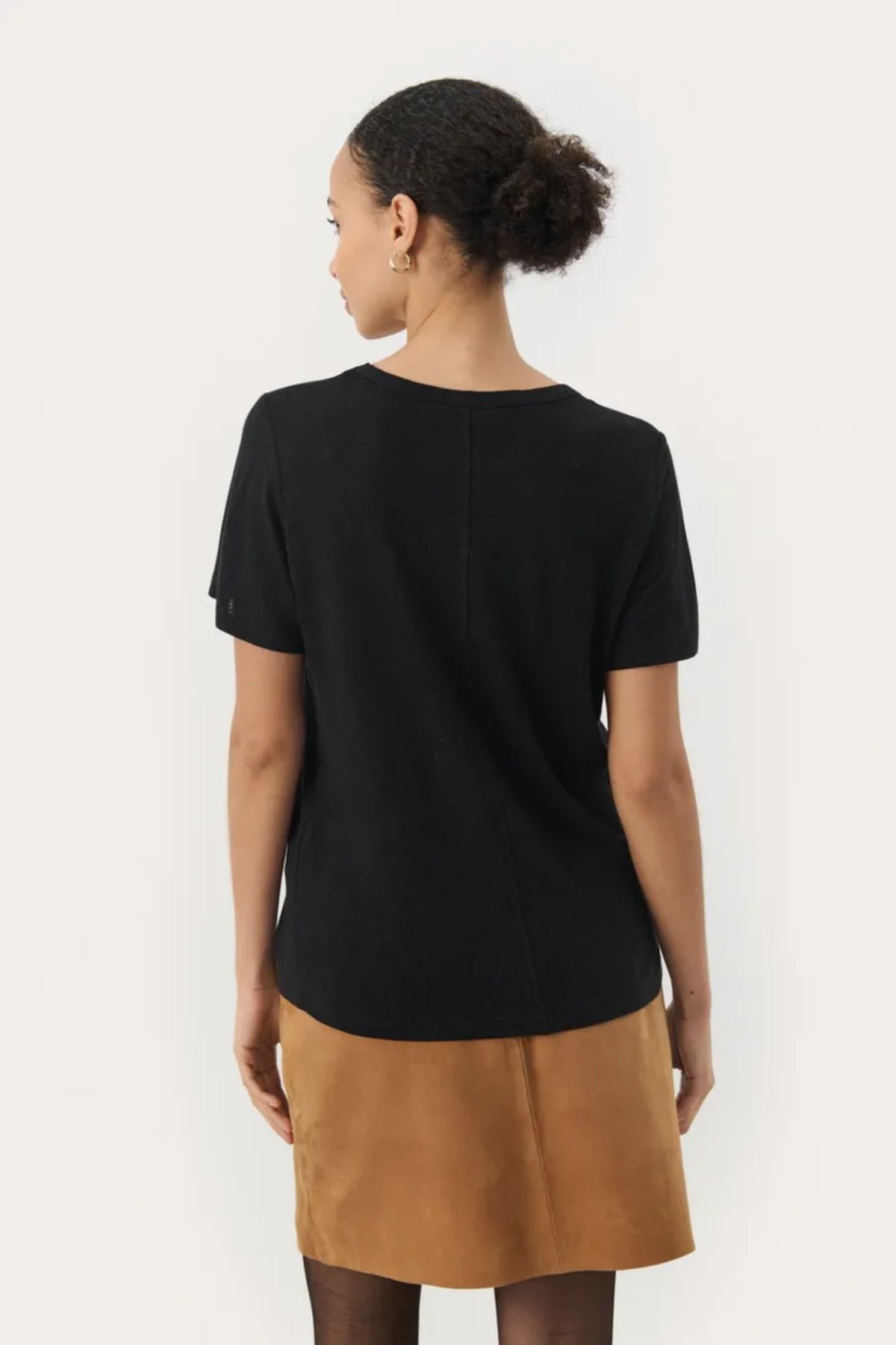 NACIMA T-SHIRT I LIN OG VISKOSE – Svart