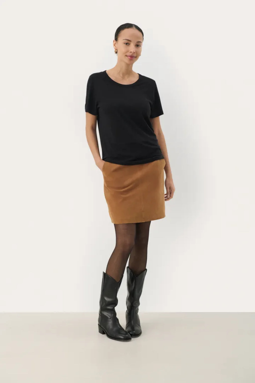 NACIMA T-SHIRT I LIN OG VISKOSE – Svart