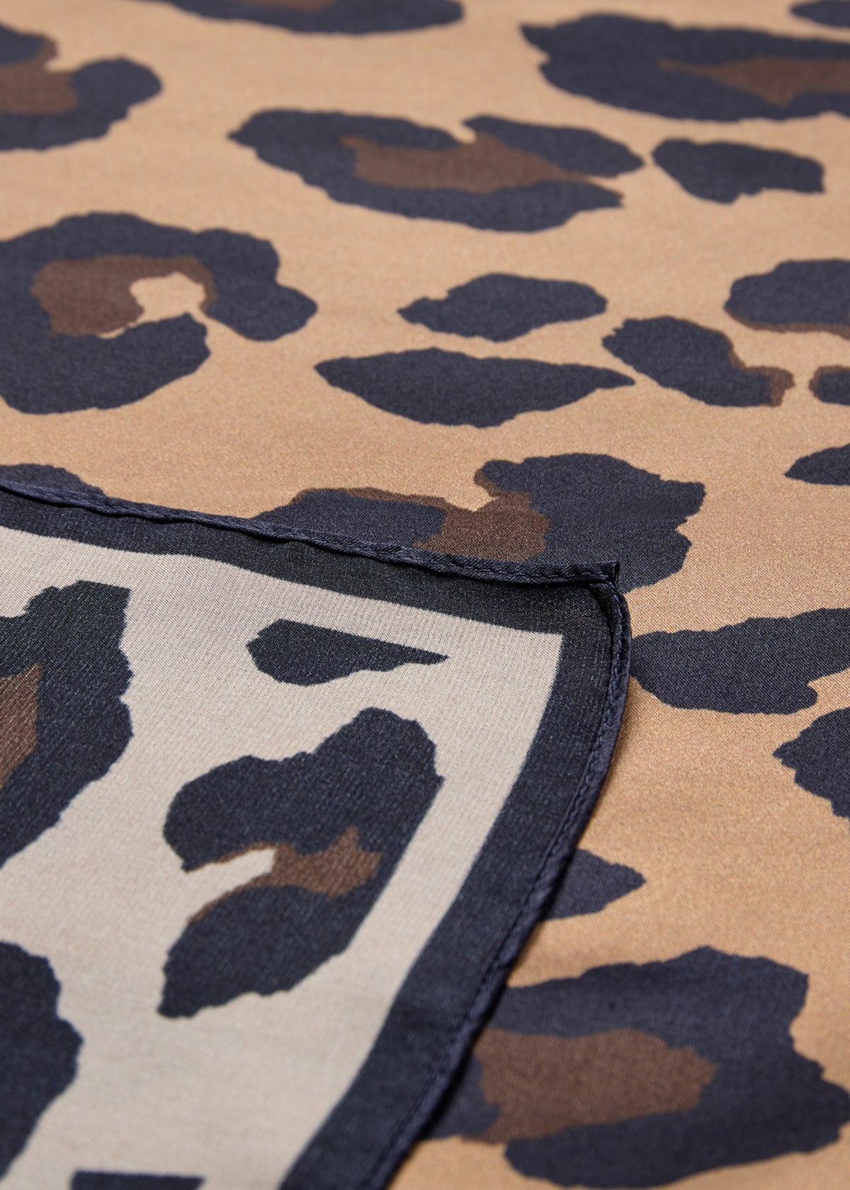 SILKESKJERF DYREPRINT – Beige