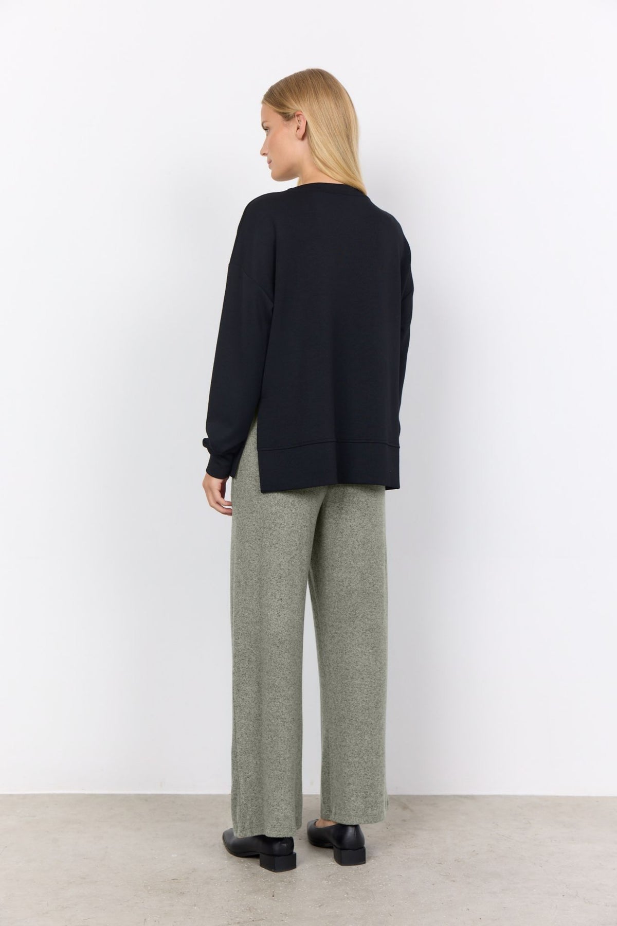 BANU SWEATSHIRT – Svart