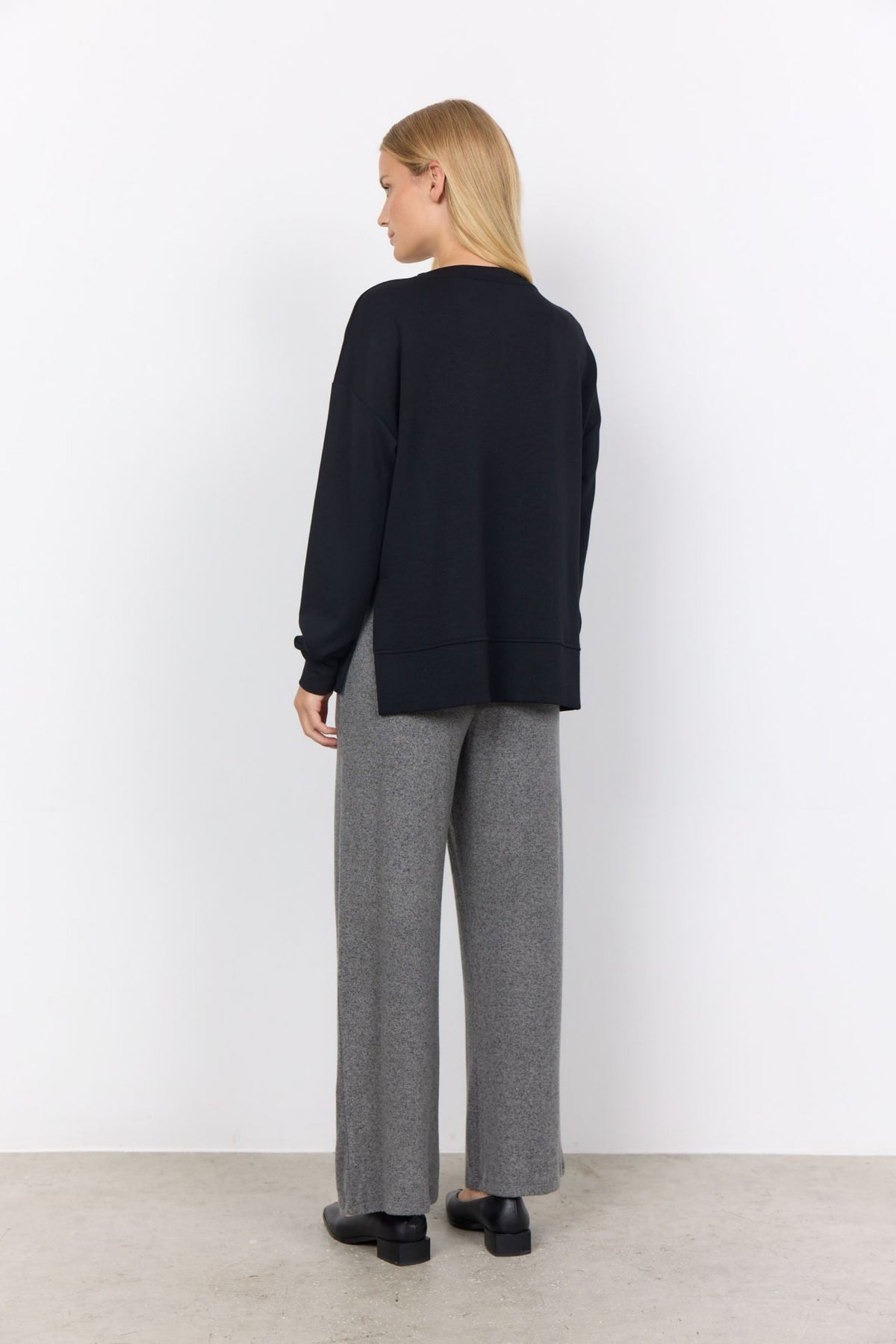 BANU SWEATSHIRT – Svart