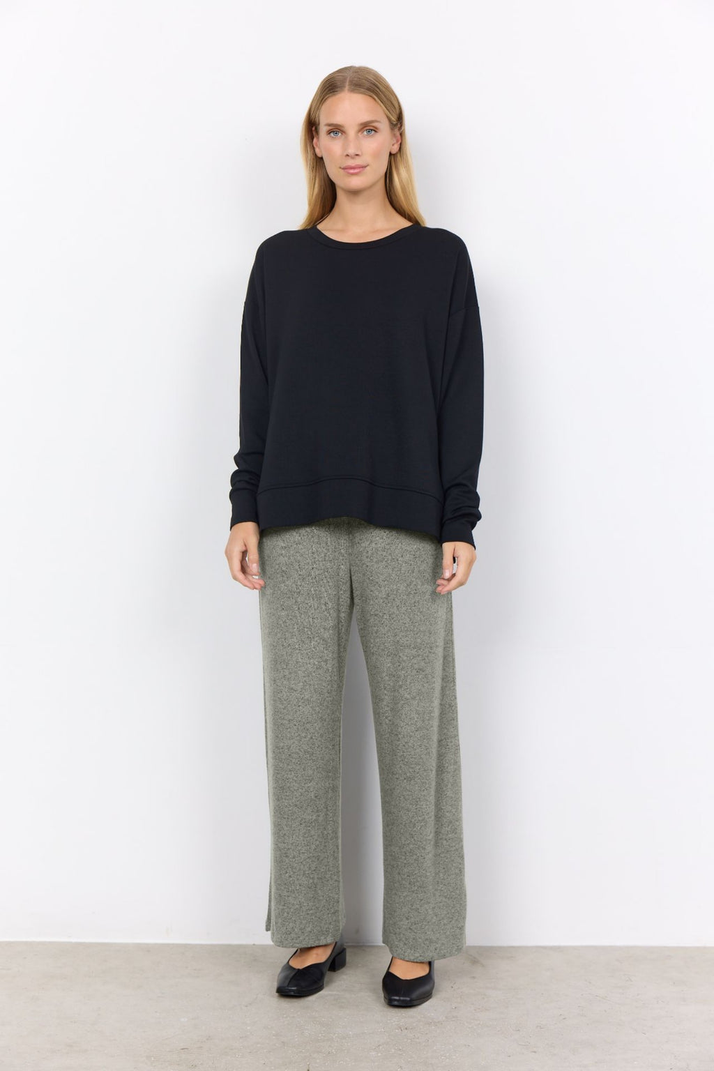 BANU SWEATSHIRT – Svart