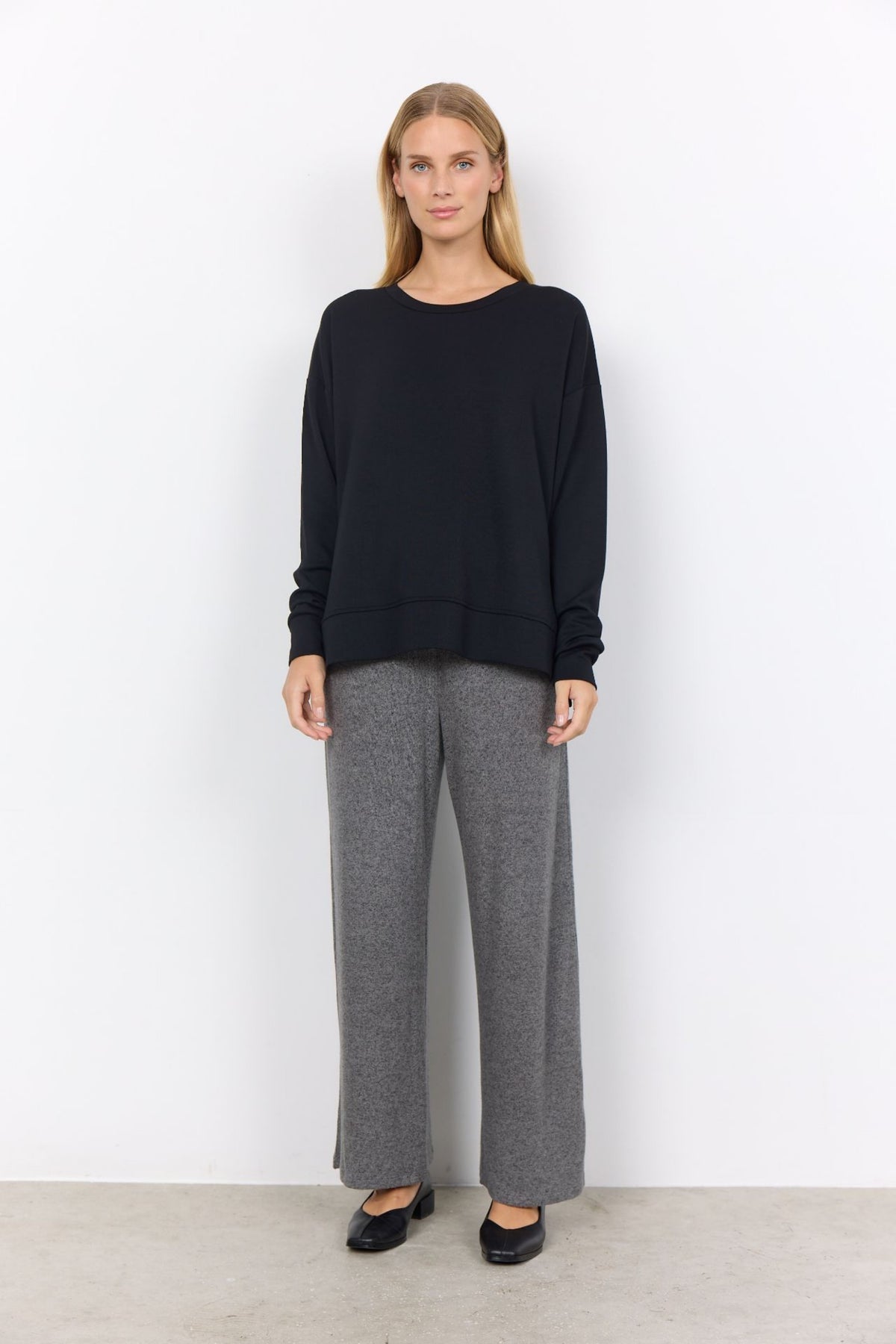 BANU SWEATSHIRT – Svart