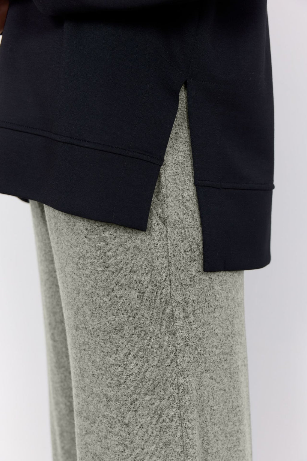 BANU SWEATSHIRT – Svart