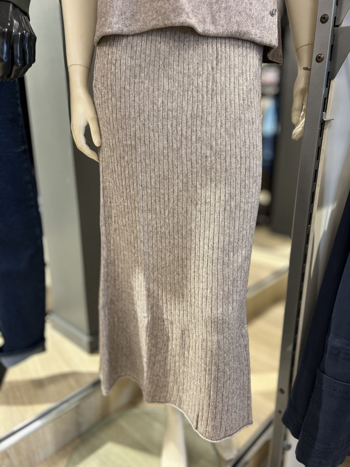 SKIRT KNITTED – Brun