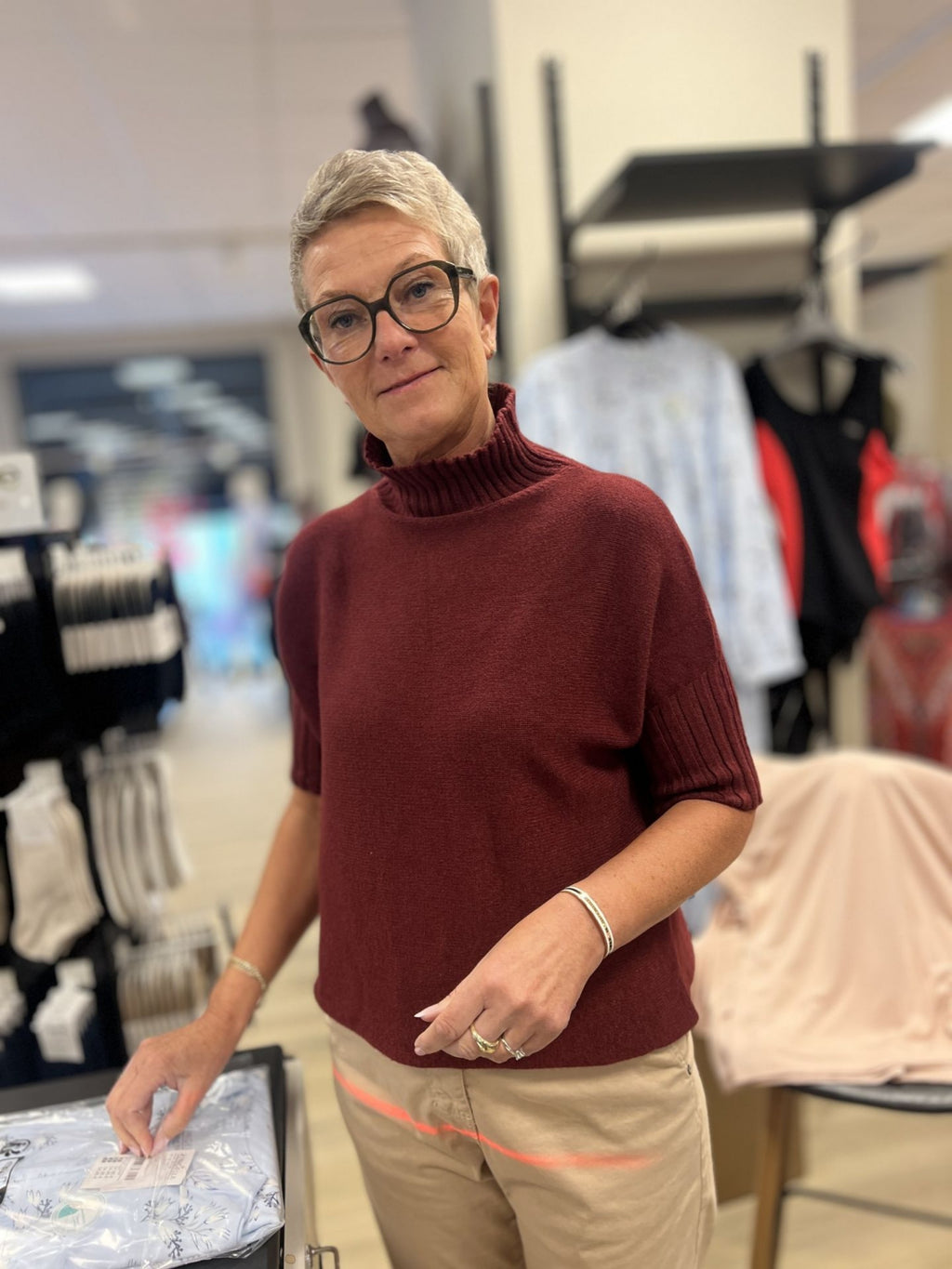 TURTLENECK SWEAT GENSER KORT ERM BURGUNDER – Burgunder