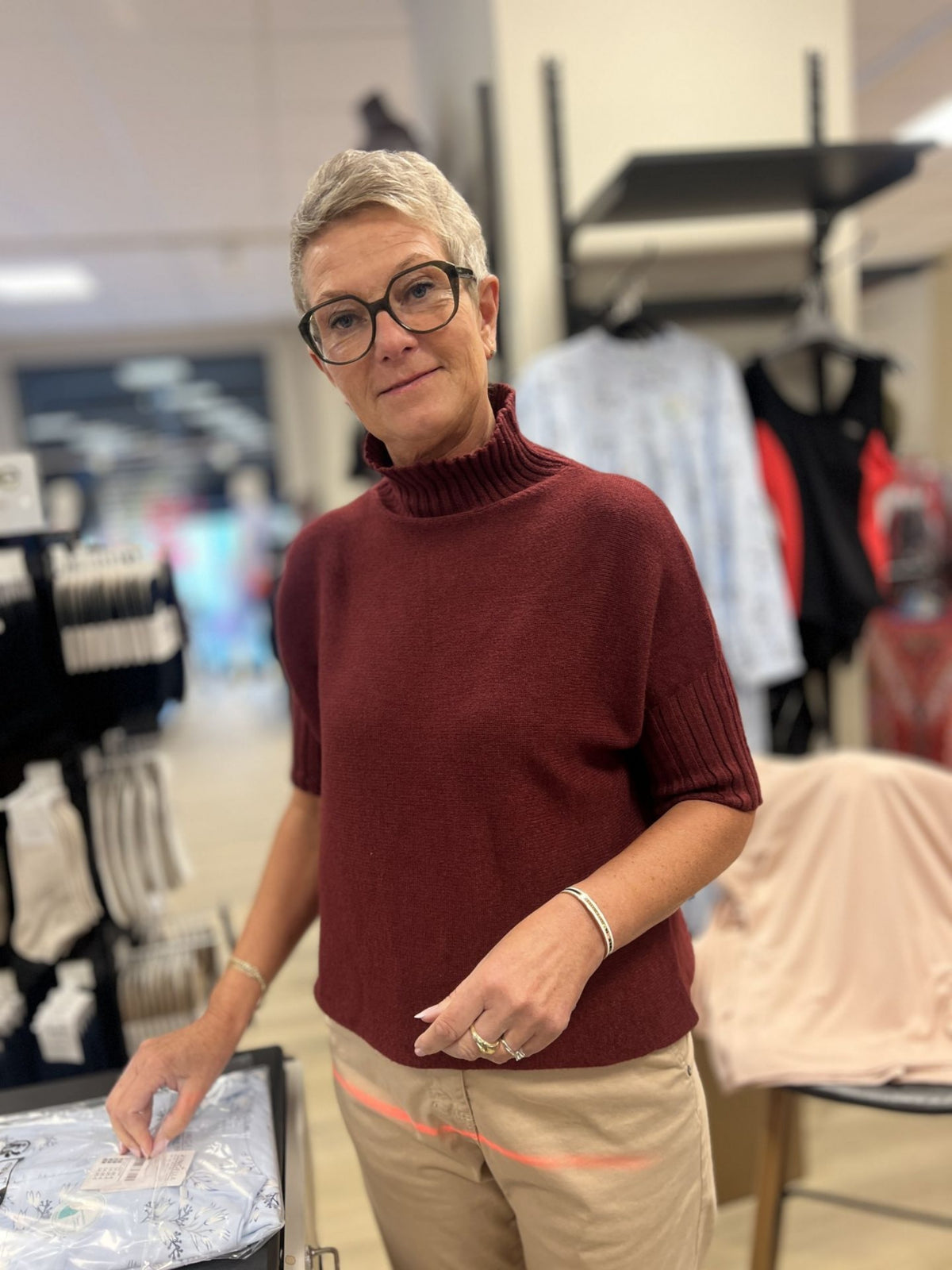 TURTLENECK SWEAT GENSER KORT ERM BURGUNDER – Burgunder