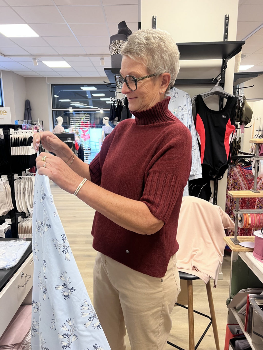 TURTLENECK SWEAT GENSER KORT ERM BURGUNDER – Burgunder