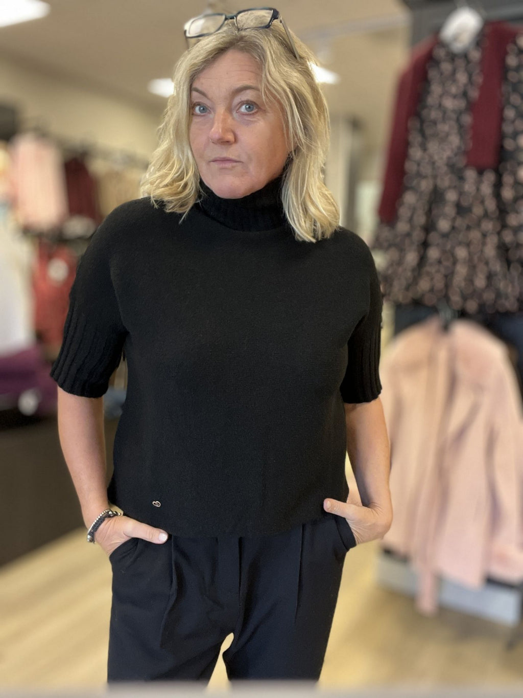 PLEASE TURTLENECK SWEAT GENSERSOR – Svart