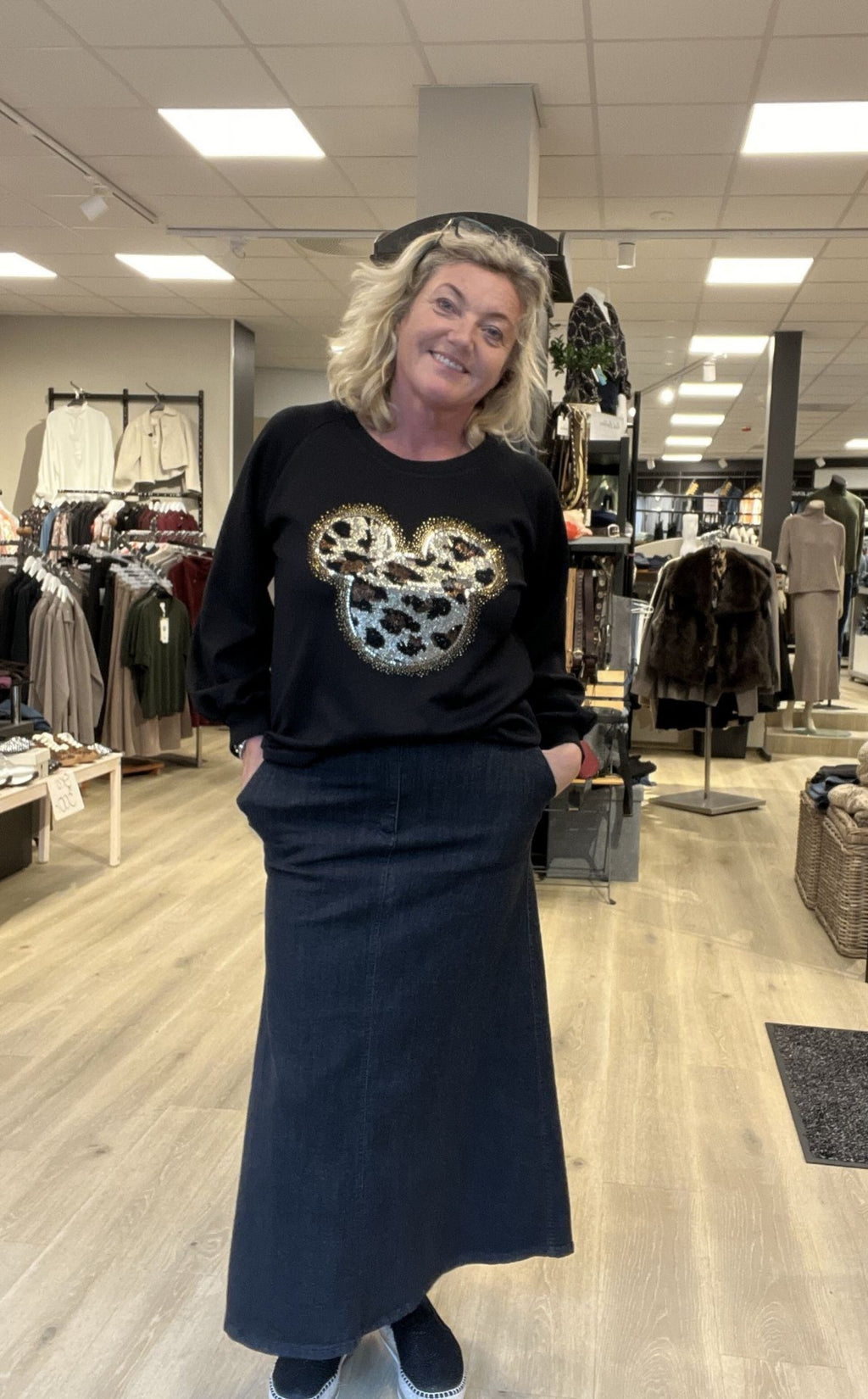 A SHAPE BLACK DENIM SKIRT – Svart