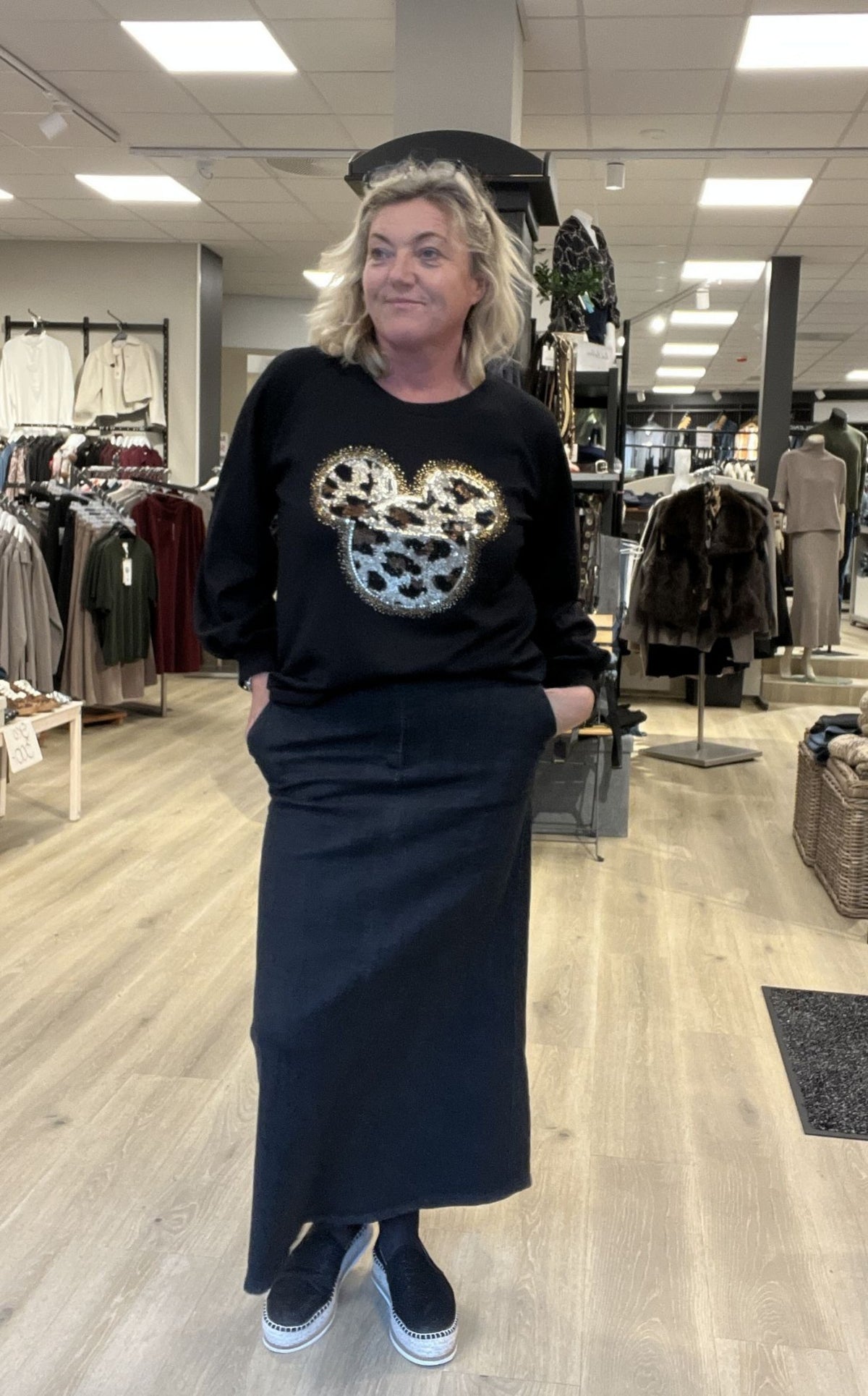 A SHAPE BLACK DENIM SKIRT – Svart