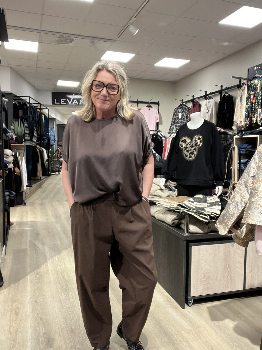 DAVINA BARRELPANT BRUN – Brun