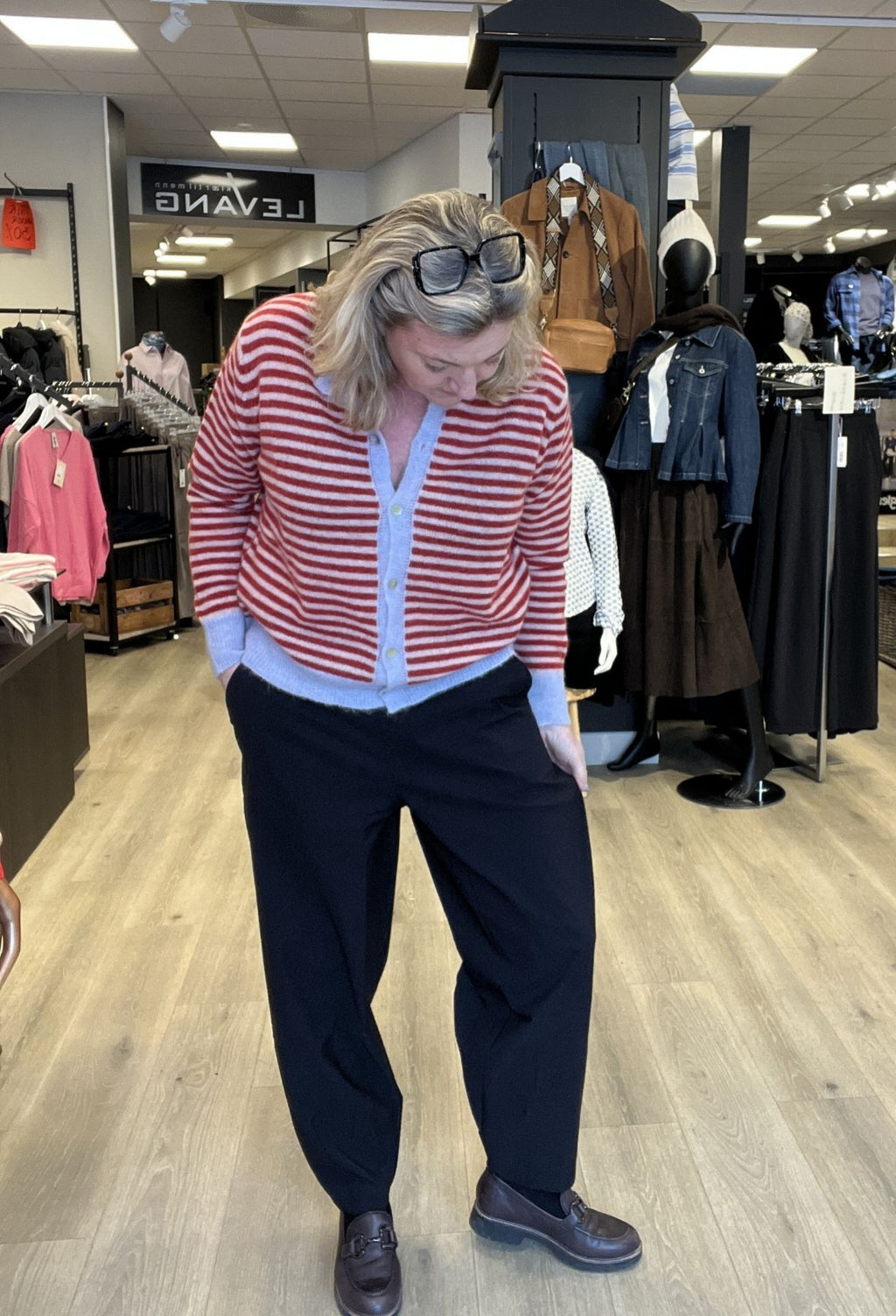 BEATE BARRELPANT BLACK – Svart