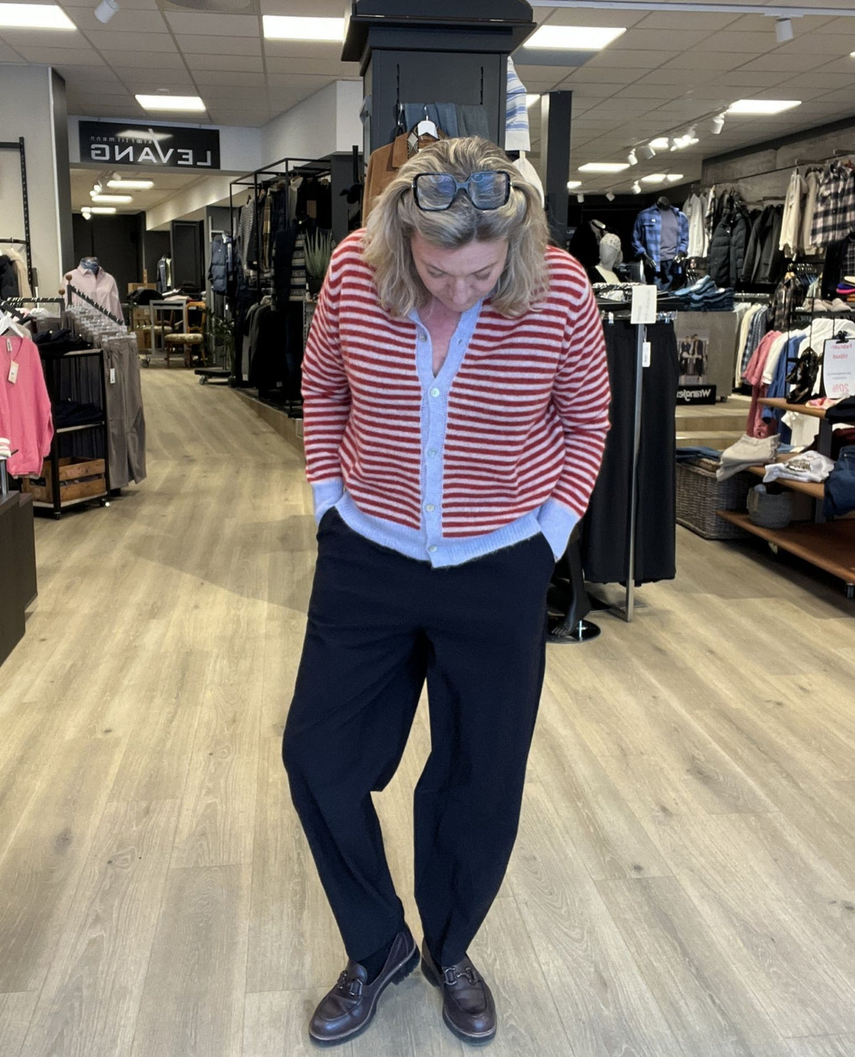 BEATE BARRELPANT BLACK – Svart