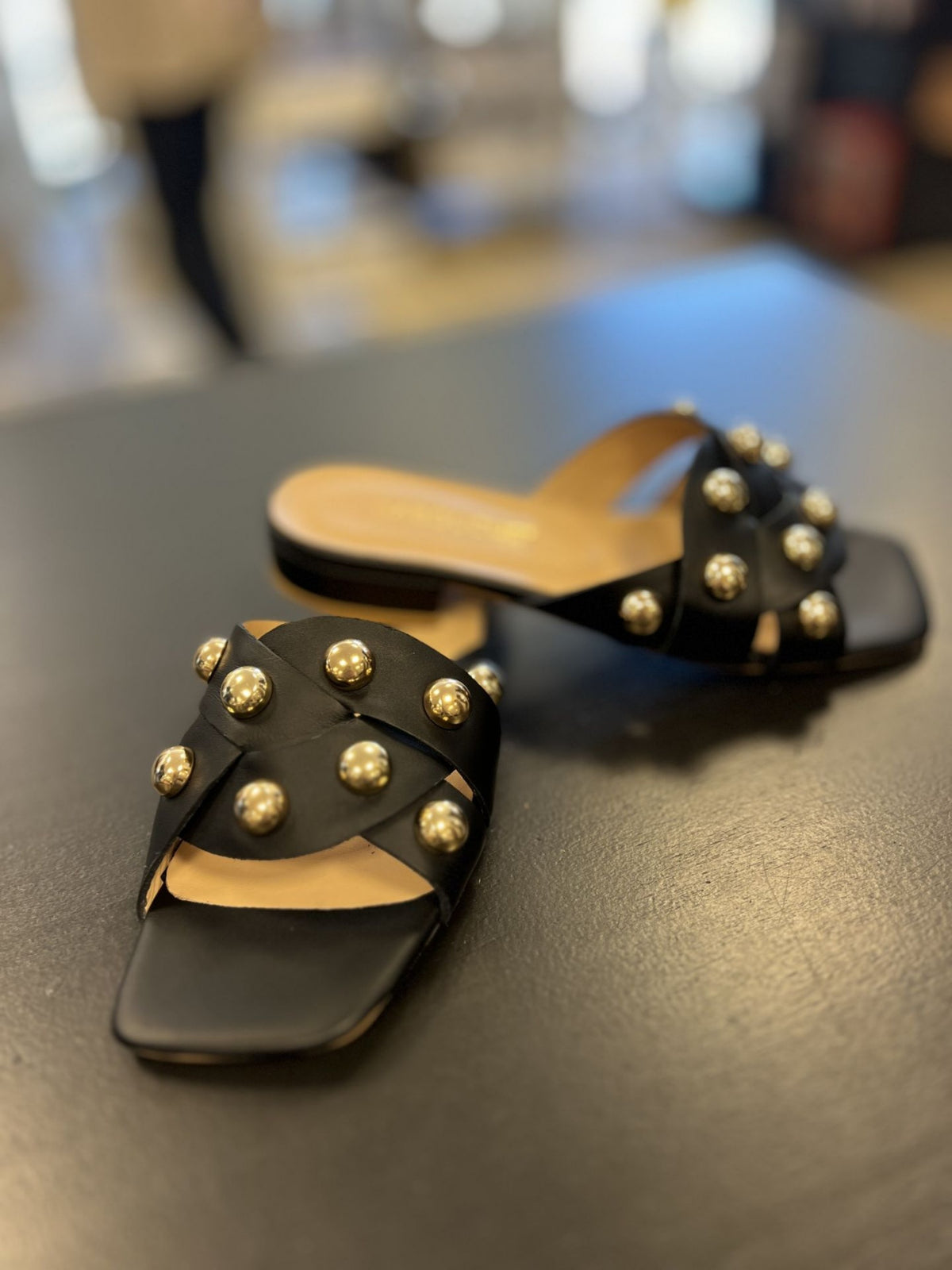 Sandal skinn m gull