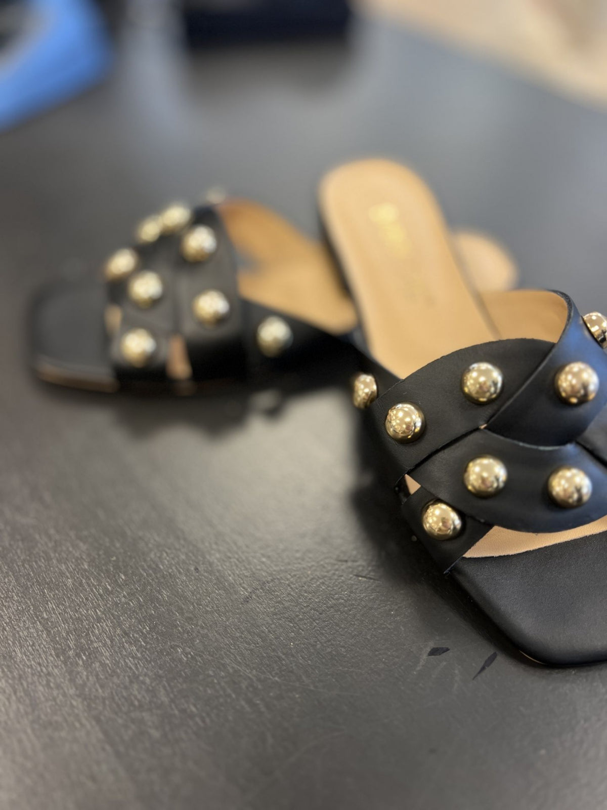 Sandal skinn m gull