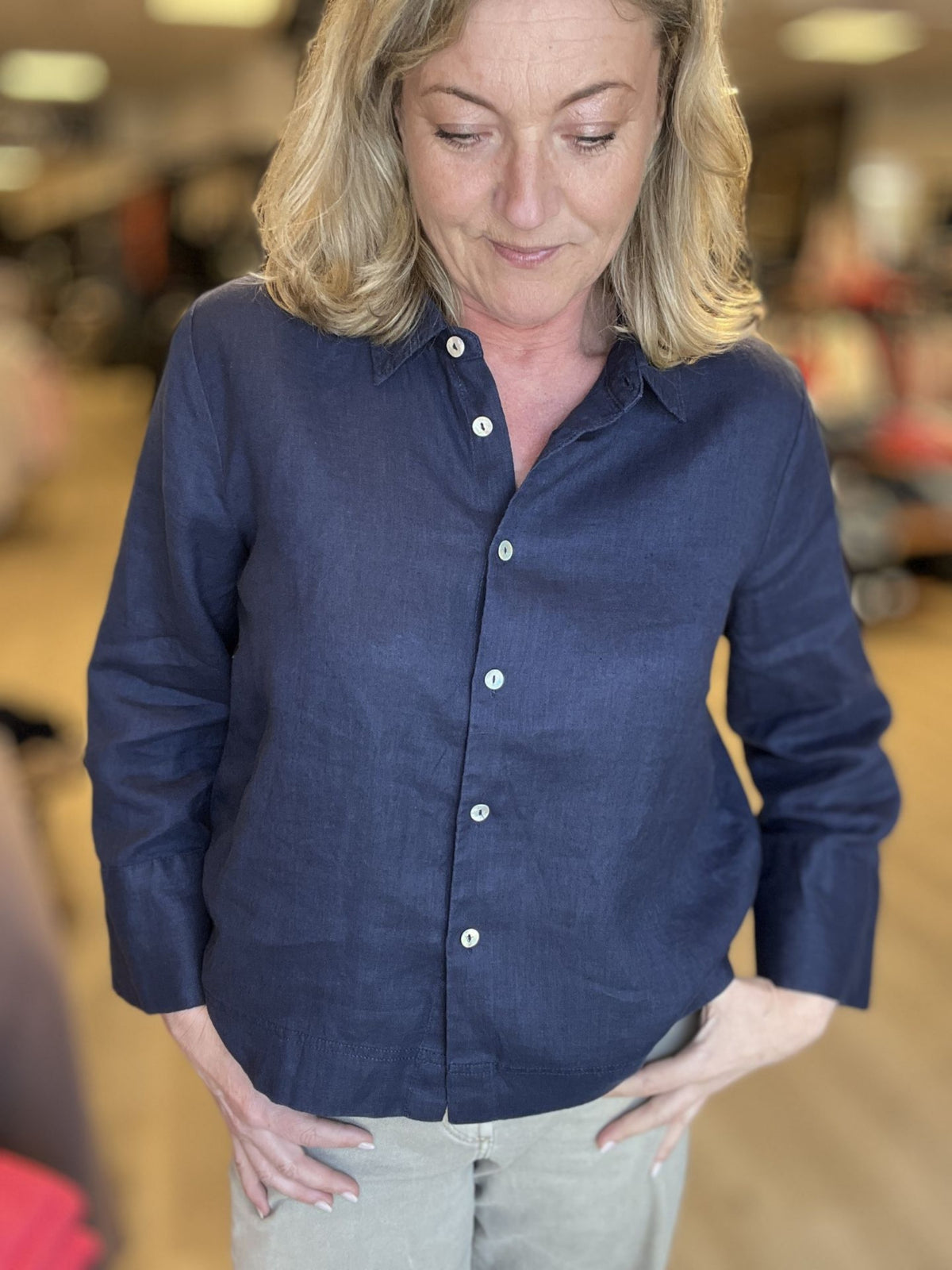 ALMA CONNY LINSKJORTE NAVY – Blå