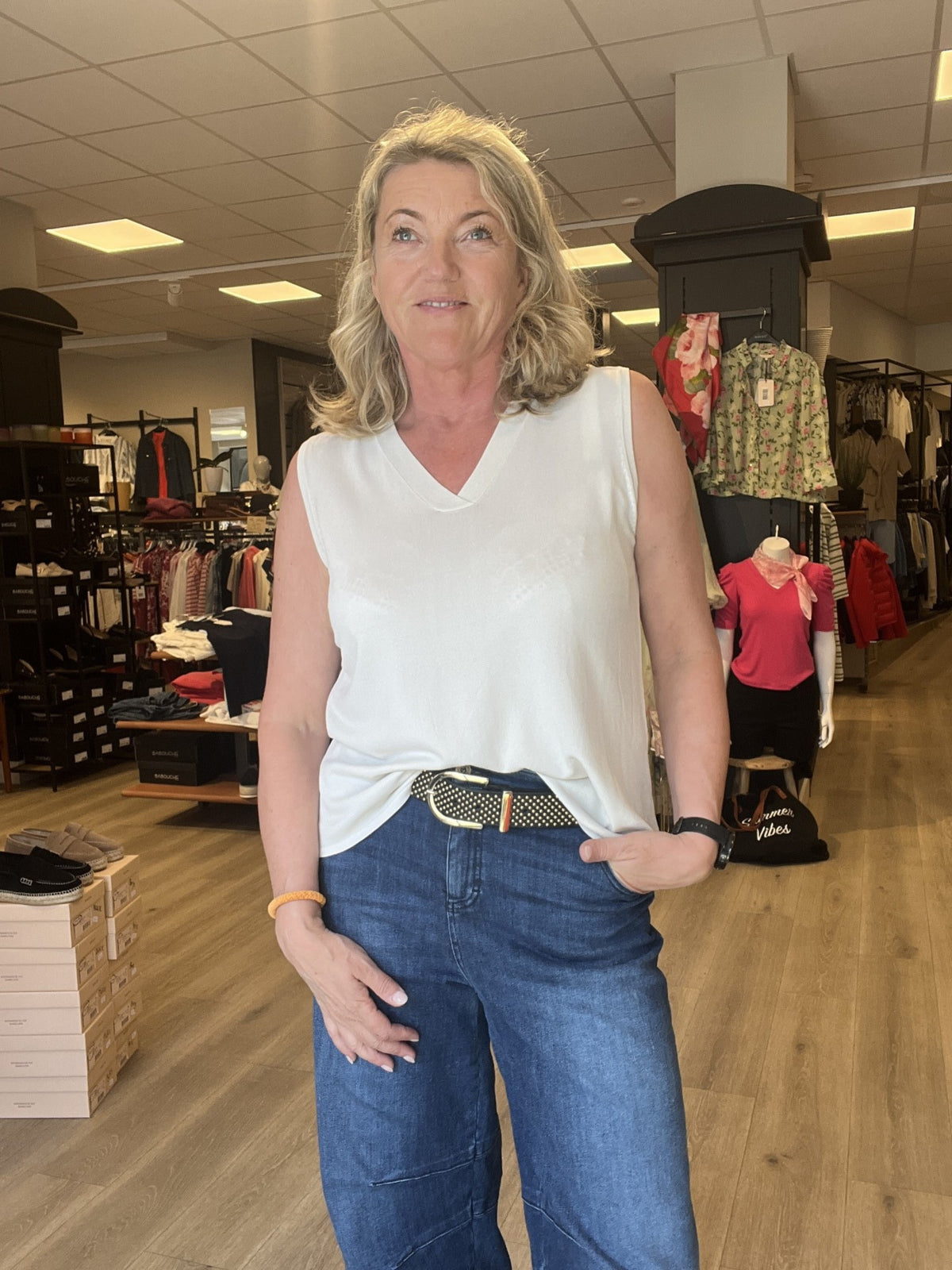 TOPP V HALS SAND – Beige