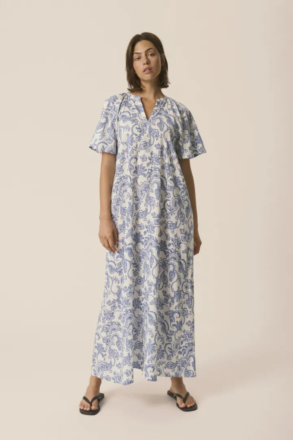 BETINE DRESS – Hvit