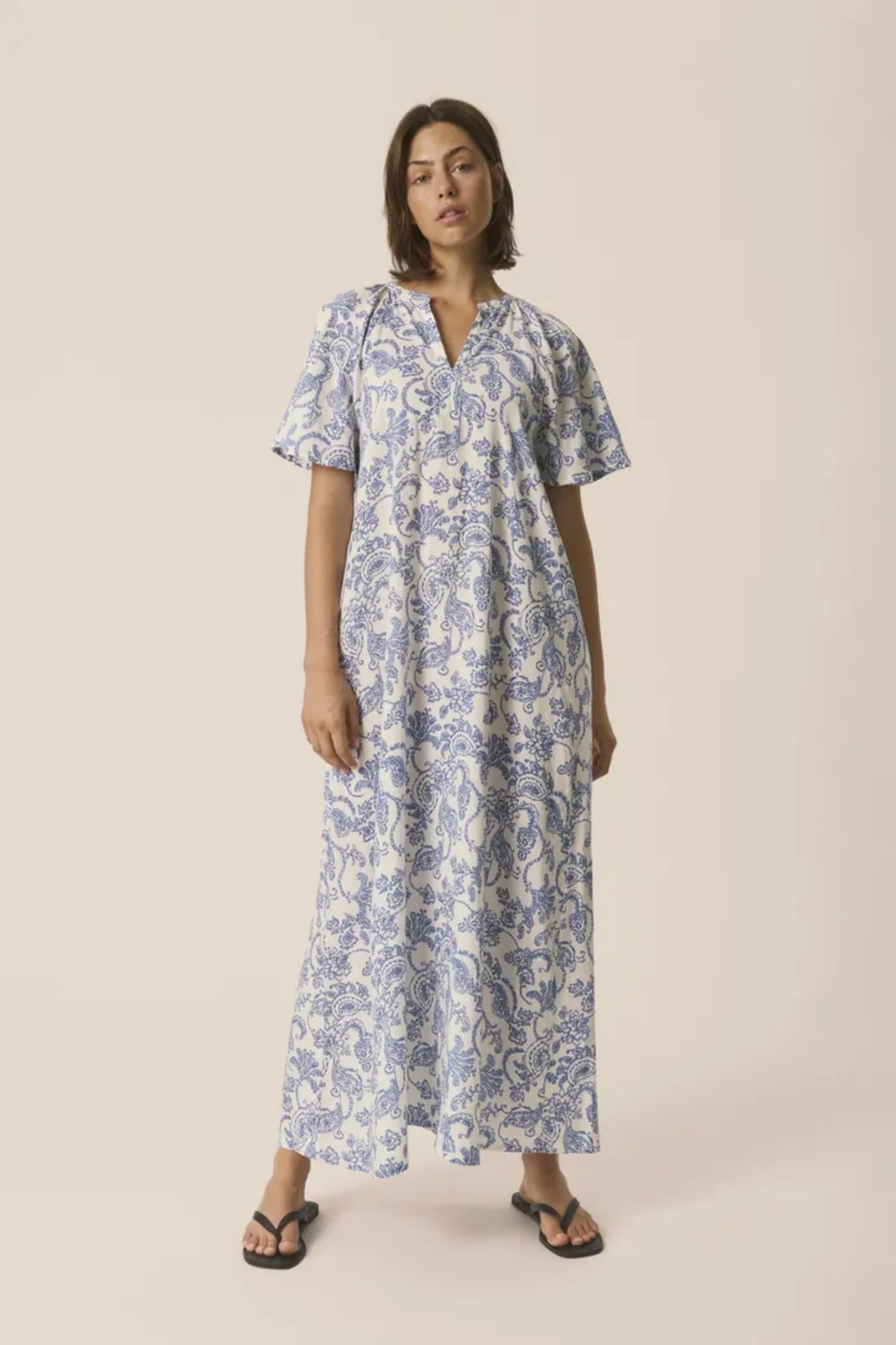 BETINE DRESS – Hvit