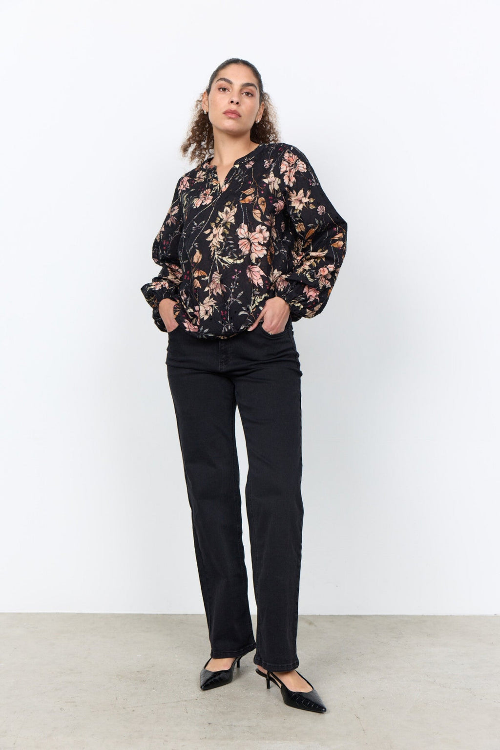 GEDDI 2 BLUSE ENGELSK BLONDE – Svart