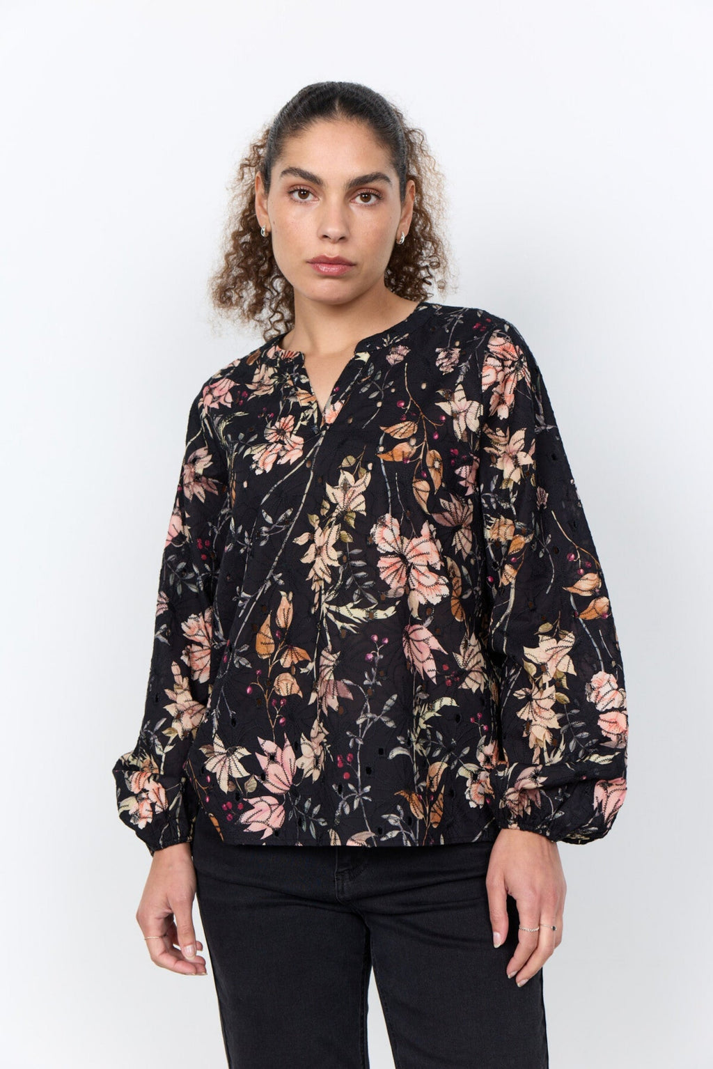 GEDDI 2 BLUSE ENGELSK BLONDE – Svart