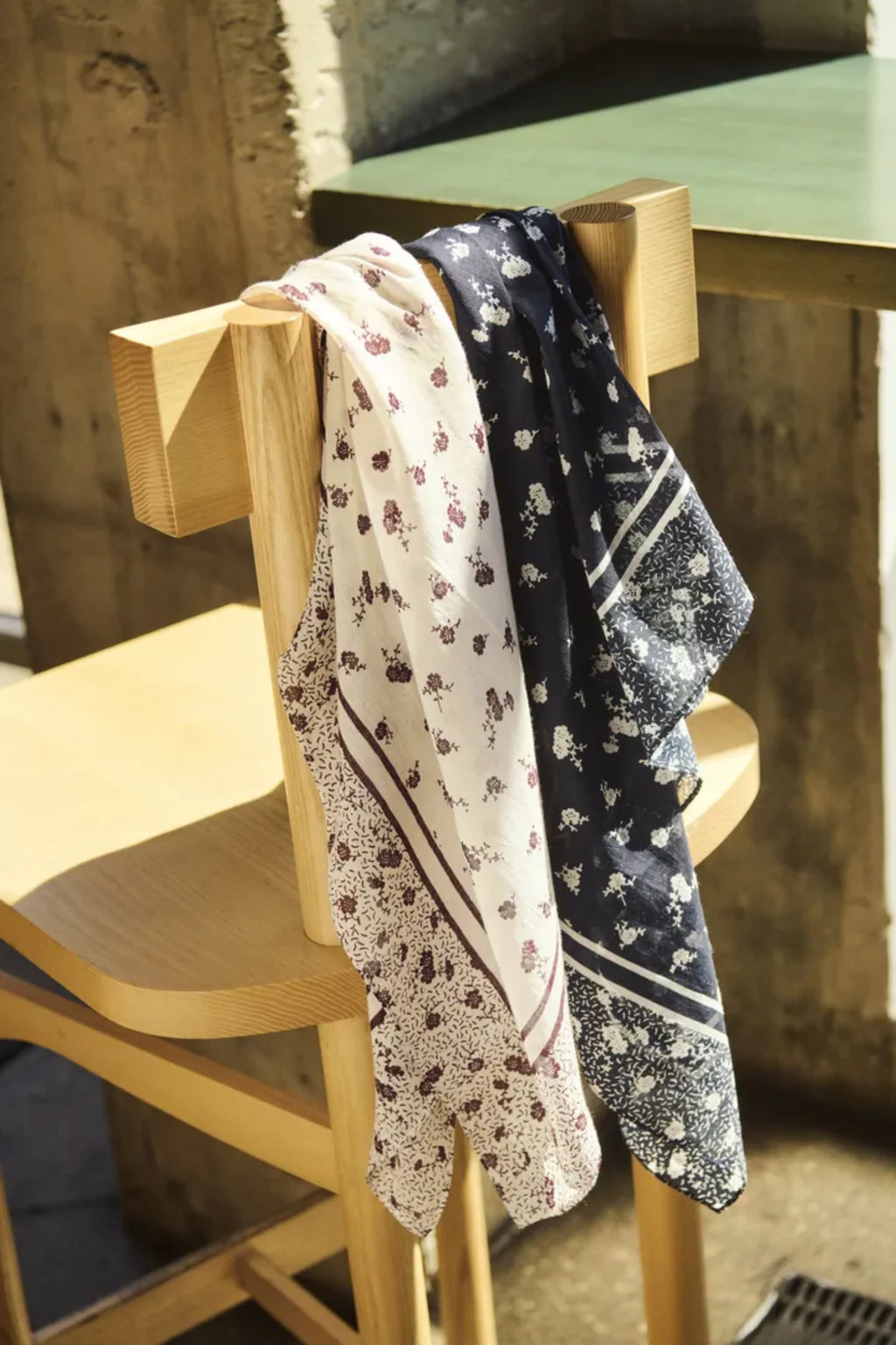 PHI SCARF BOMULLSKJERF – Blå