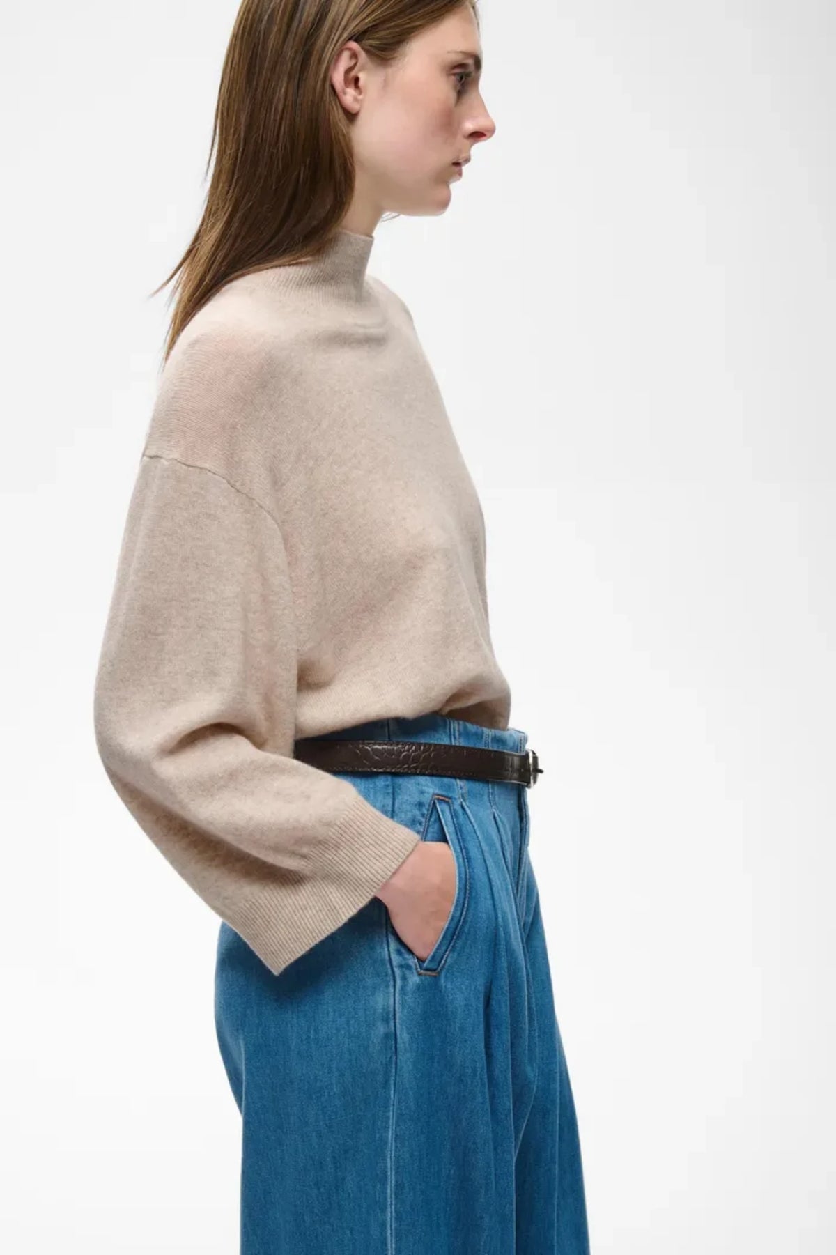TALLY MONIKA HIGHNECK – Beige