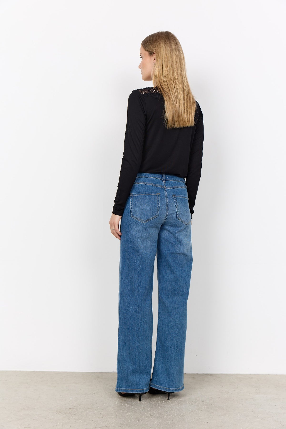MARICA TOPP BLACK – Svart