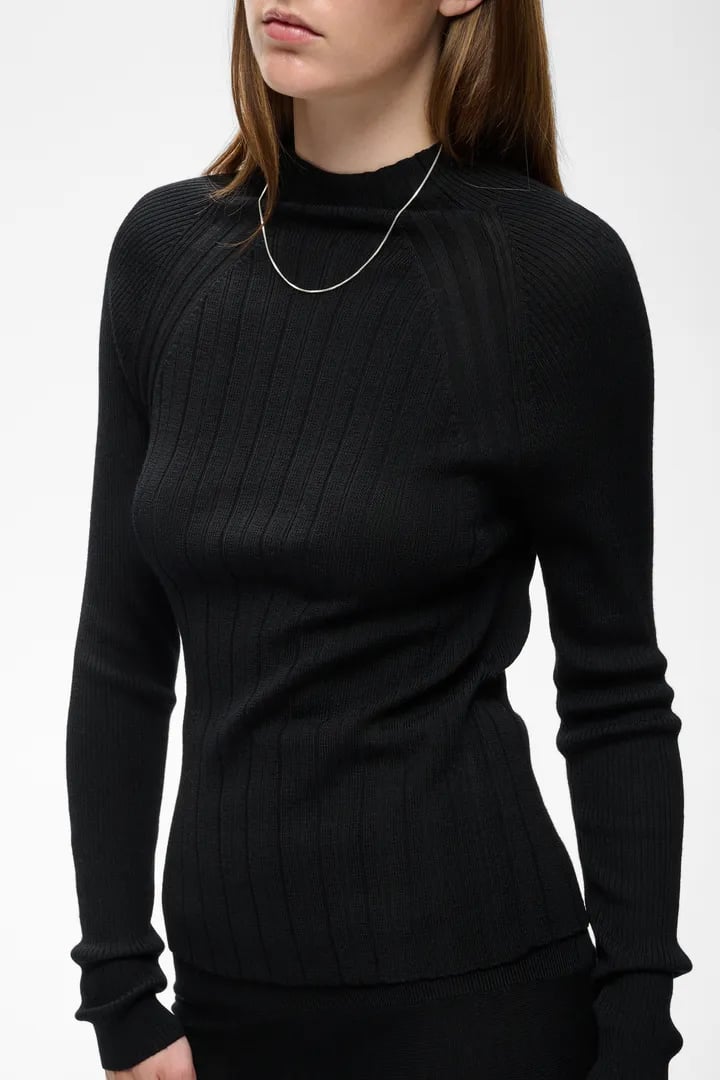 TRISHEIW PULLOVER – Svart