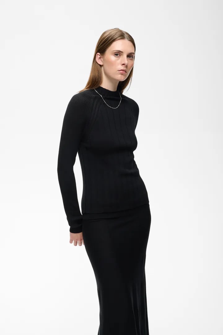 TRISHEIW PULLOVER – Svart