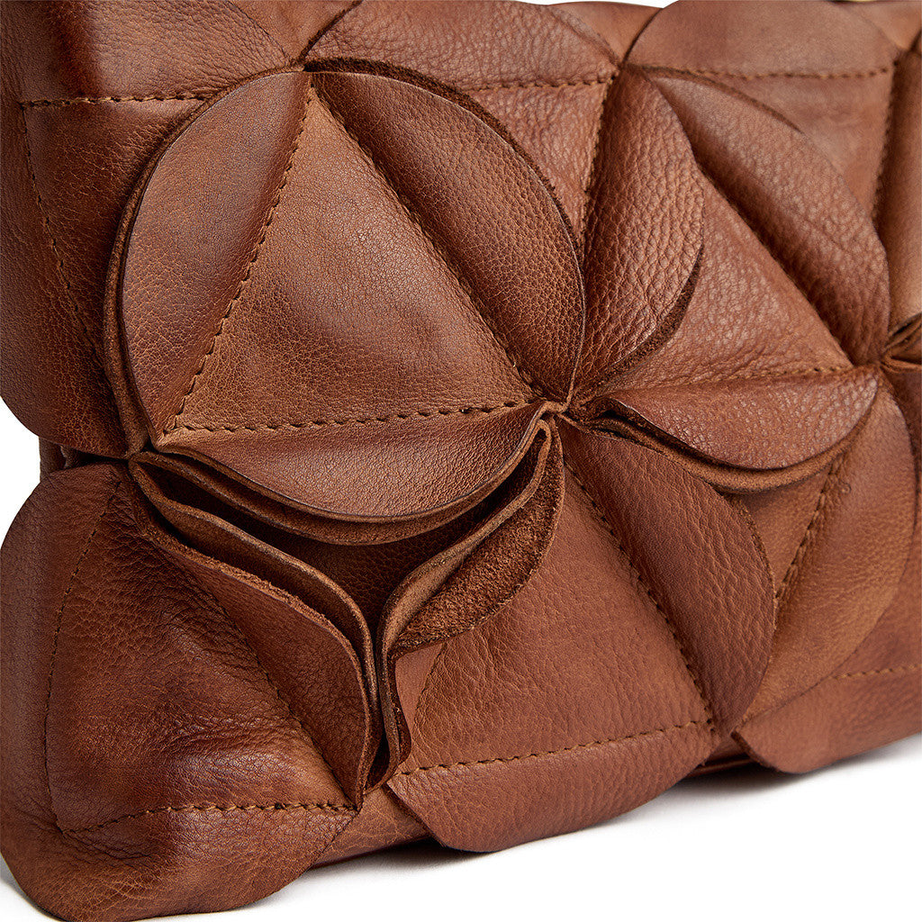 RIO CLUTCH I SKINN COGNAC – Brun