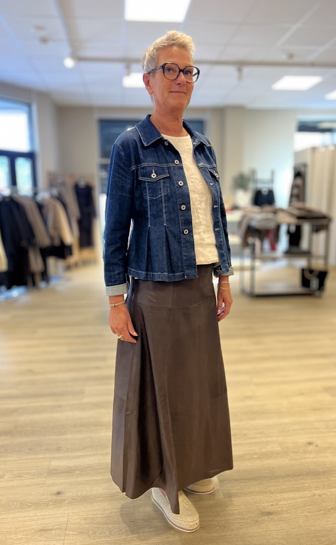 DARINA SKINNSKJØRT BRUN – Brun