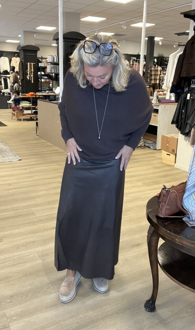 DARINA SKINNSKJØRT BRUN – Brun