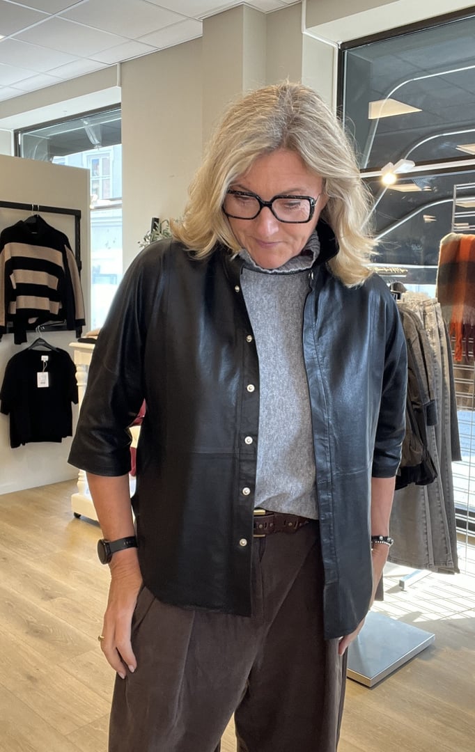 TENNA 3/4 SLEEVE LOOSE FIT SHIRT SORT – Svart