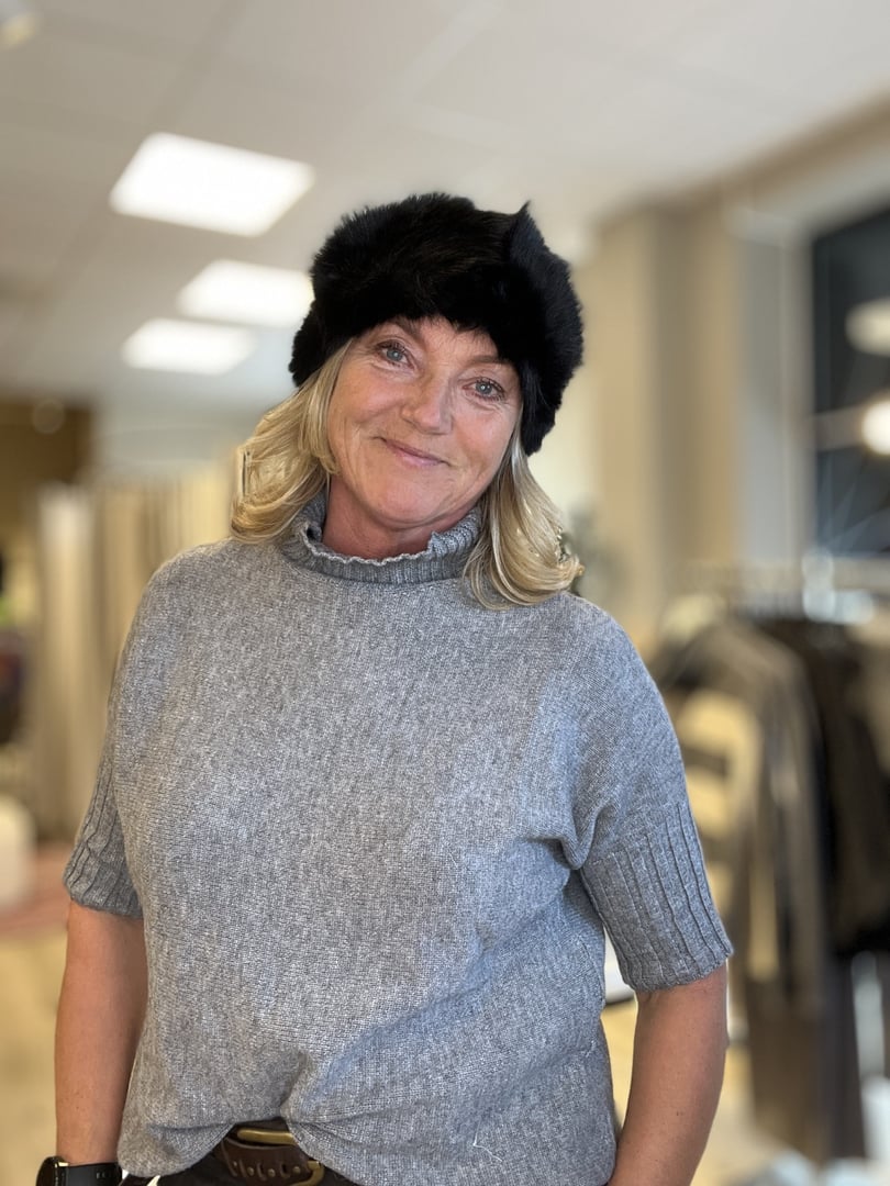 FUSKEPELS PANNEBÅND SVART – Svart