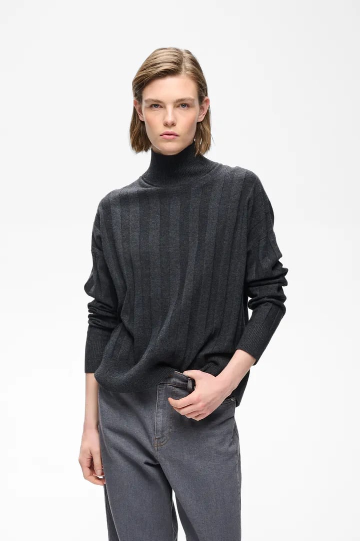 TESS KELSIE PULLOVER – Svart