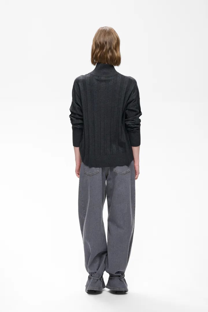 TESS KELSIE PULLOVER – Svart