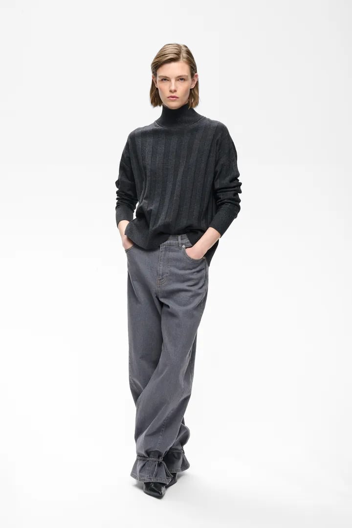 TESS KELSIE PULLOVER – Svart