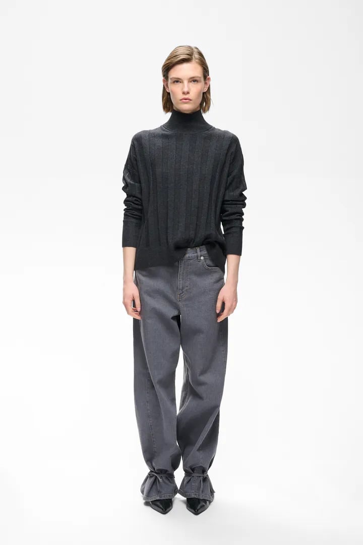 TESS KELSIE PULLOVER – Svart