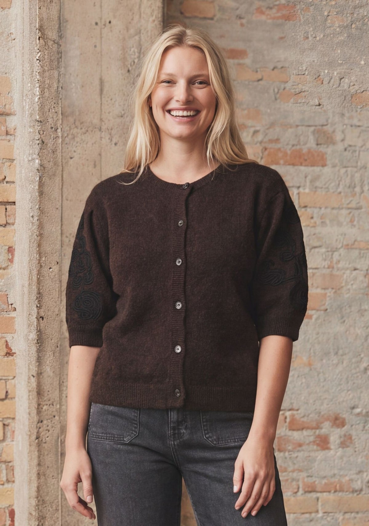 ANNA SS CARDIGAN – Brun