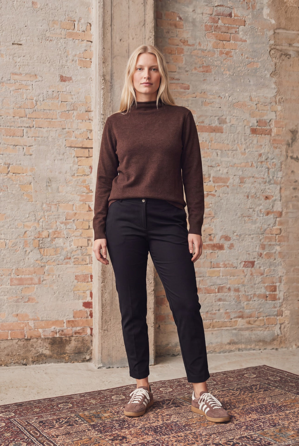 FRIGGA A SHAPE PULLOVER – Brun