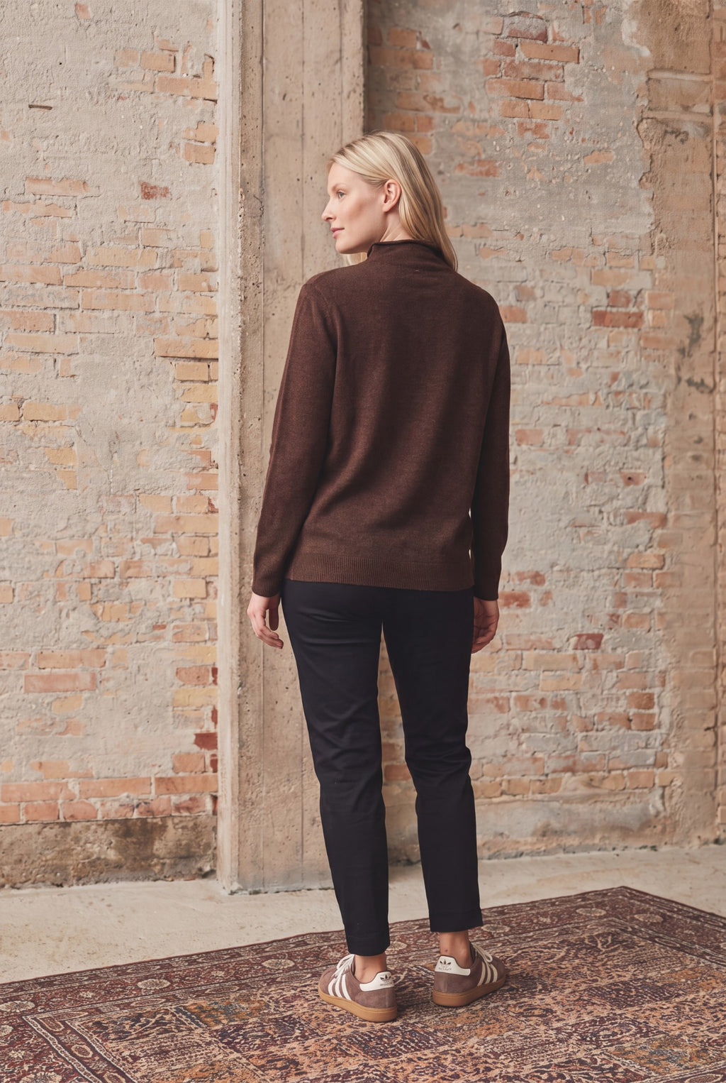 FRIGGA A SHAPE PULLOVER – Brun