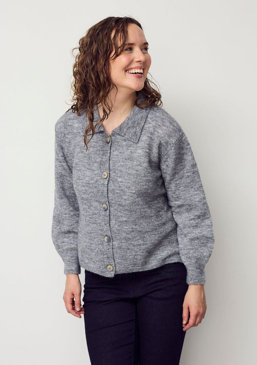 ANNA COLAR CARDIGAN – Grå