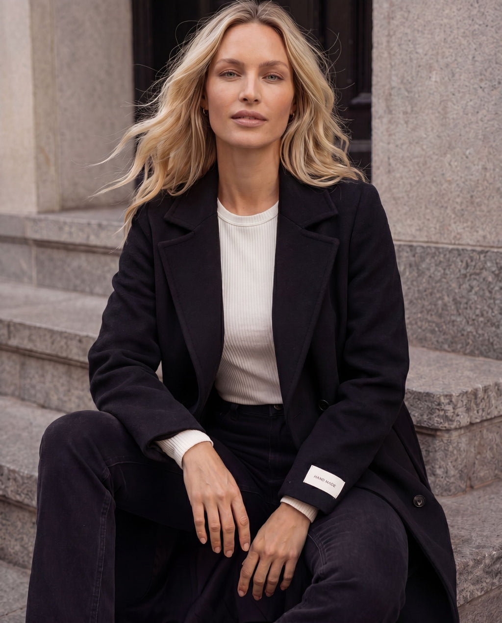 LONG BELT COAT – Svart