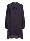 Haust Pleated Dress kjole i marine til dame – bilde 1