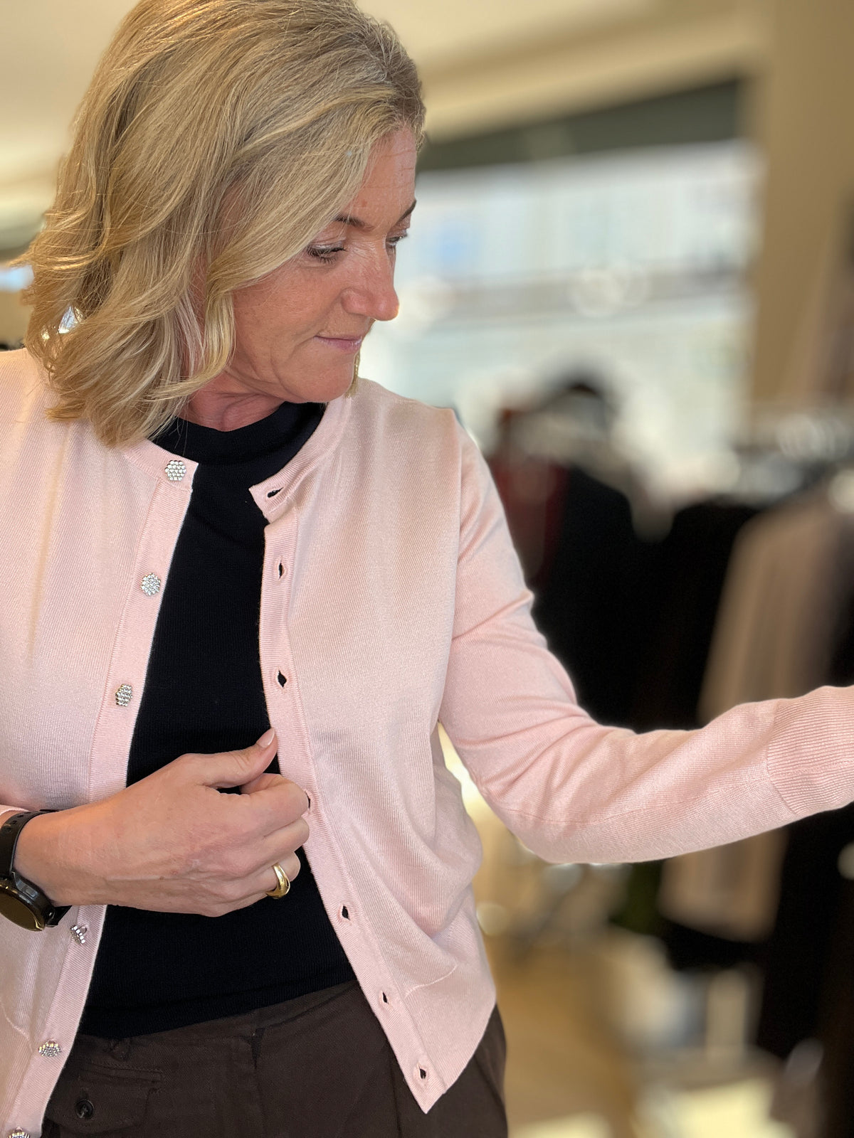 Alma Diva cardigan til dame, i rose, sett forfra