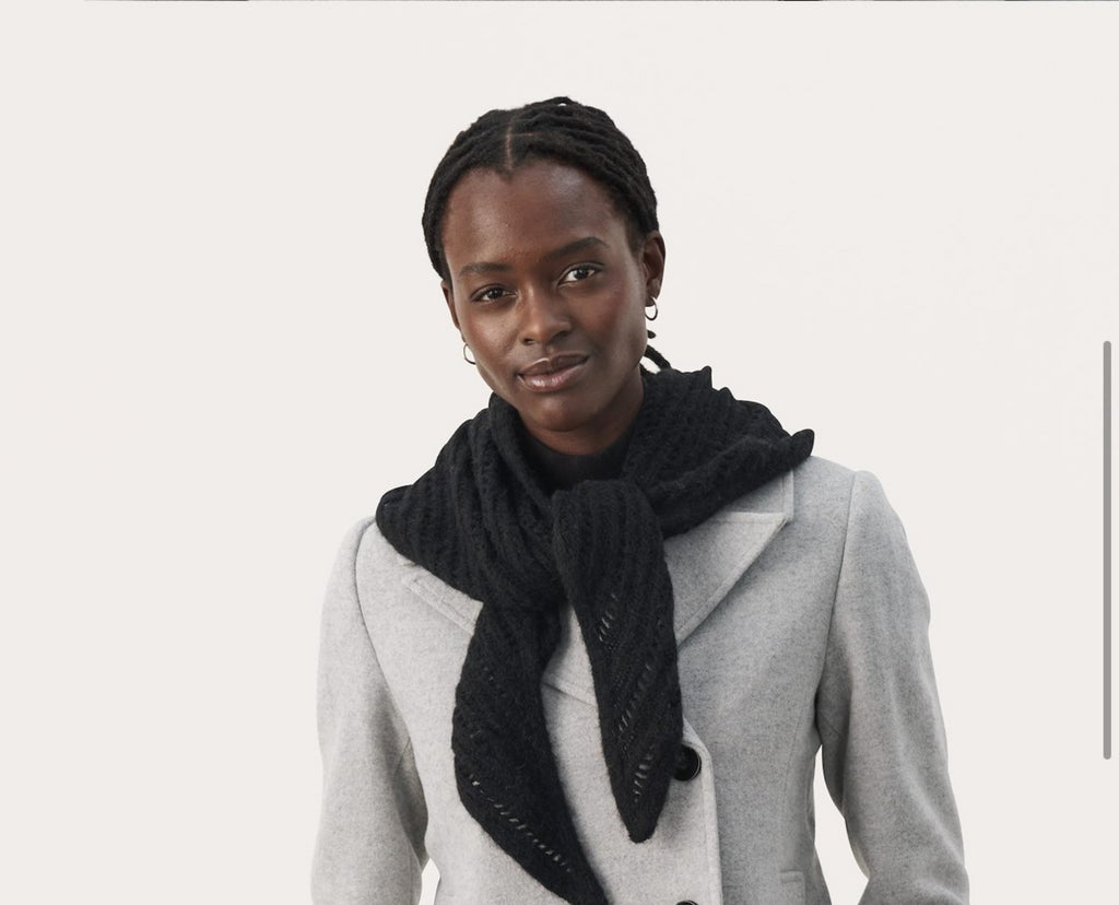 LILIANA ULLSKJERF ULLTØRKLE – Svart