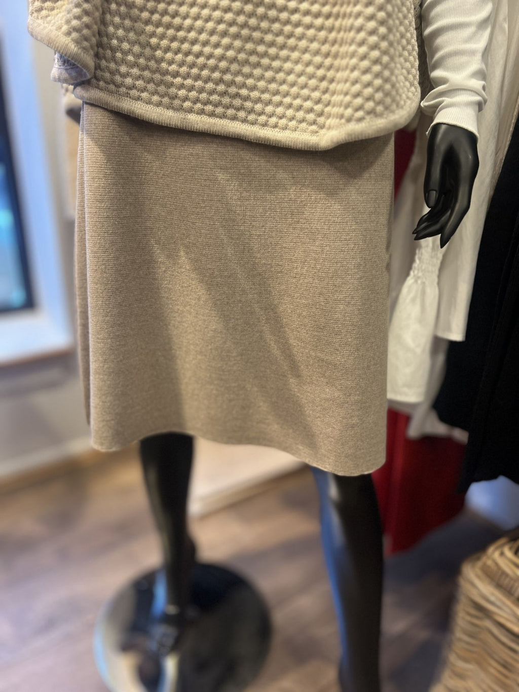 KIRSTEN SKJØRT I MERINOULL – Beige